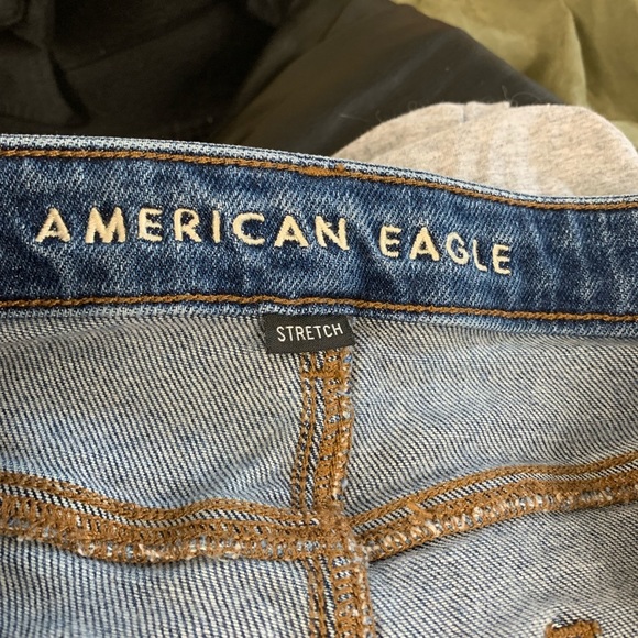 AMERICAN EAGLE stretch distresses mom jeans size 6 11in rise 25-26 inseam - Picture 3 of 10